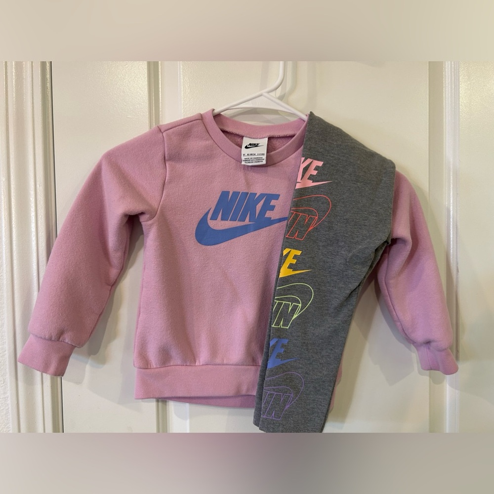 Nike Toddler Girl Sweat outfit, Size 3T.